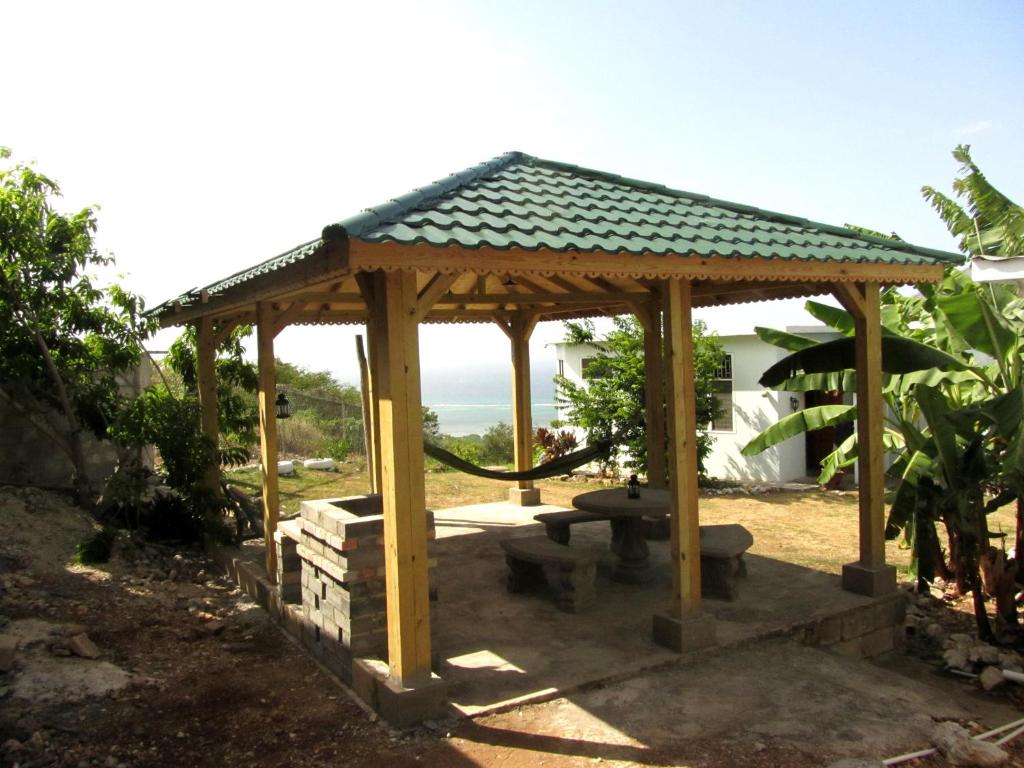 Sunshine Lodge: Your home away from home photo 3