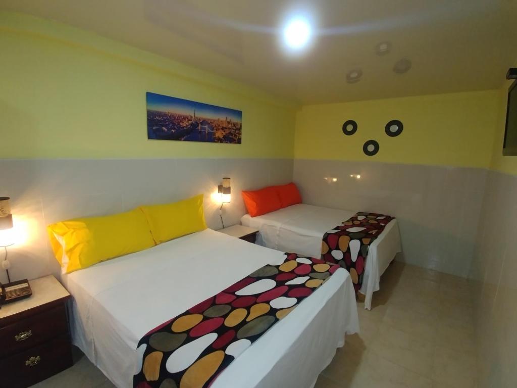 Четырехместный (Стандартный номер с двумя кроватями размера «queen-size»), Hotel Riparbella