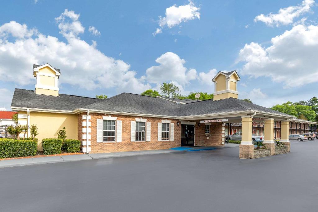 Quality Inn & Suites Lexington photo 1
