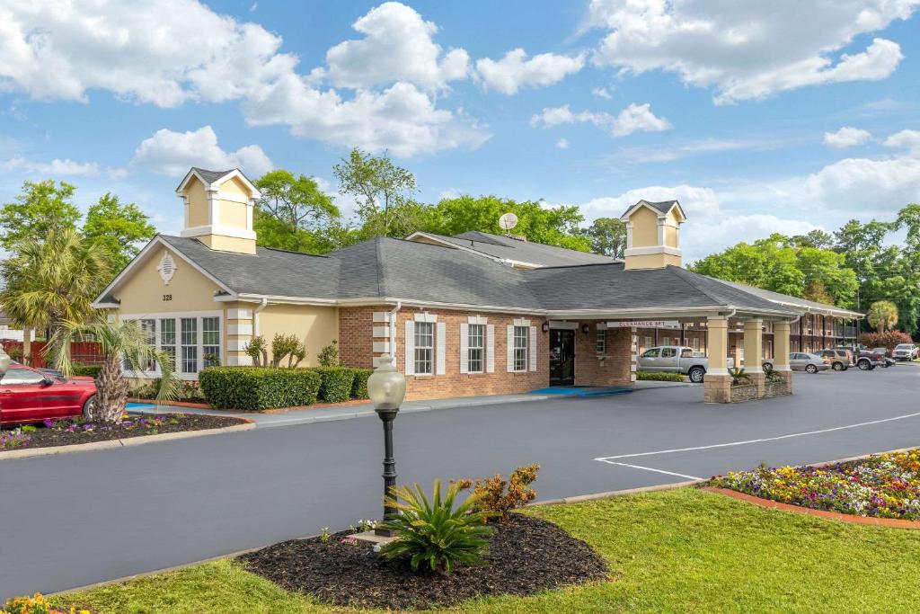 Quality Inn & Suites image