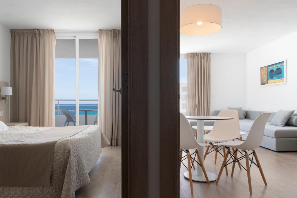 Hotel Palia Sa Coma Playa photo 3