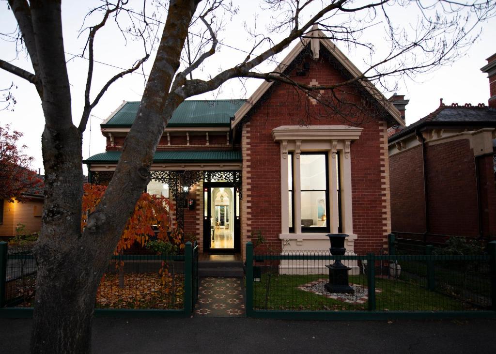 House at No. 10 photo 1