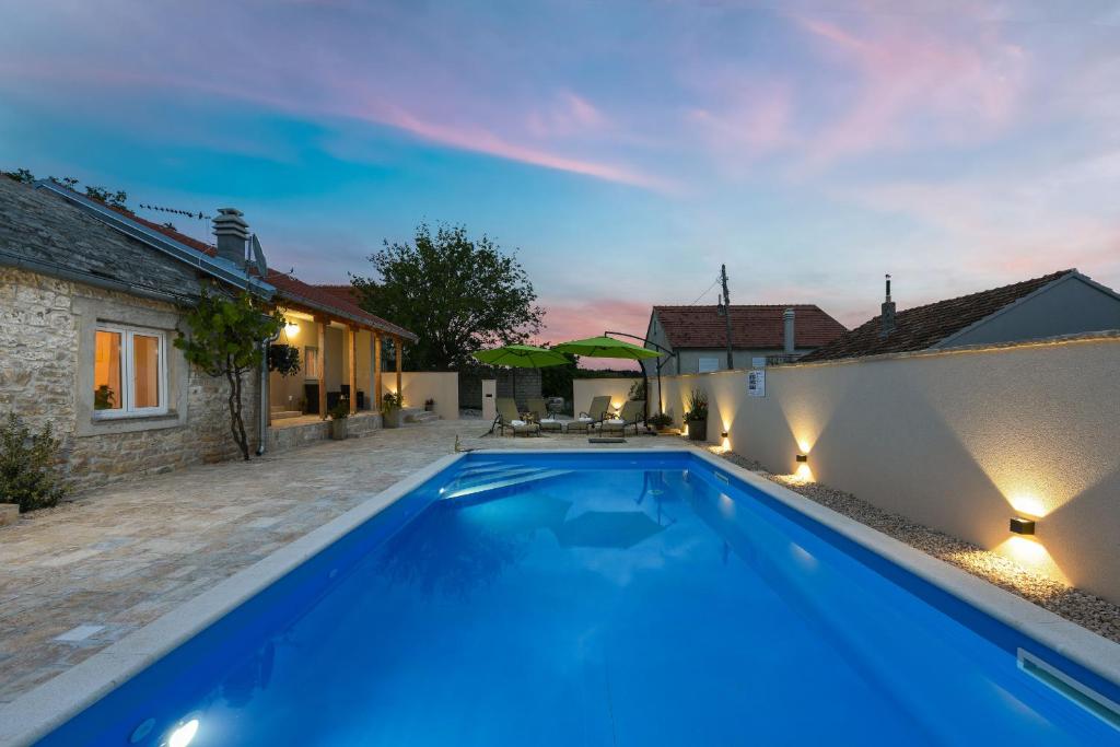 Villa Mandarin photo 2