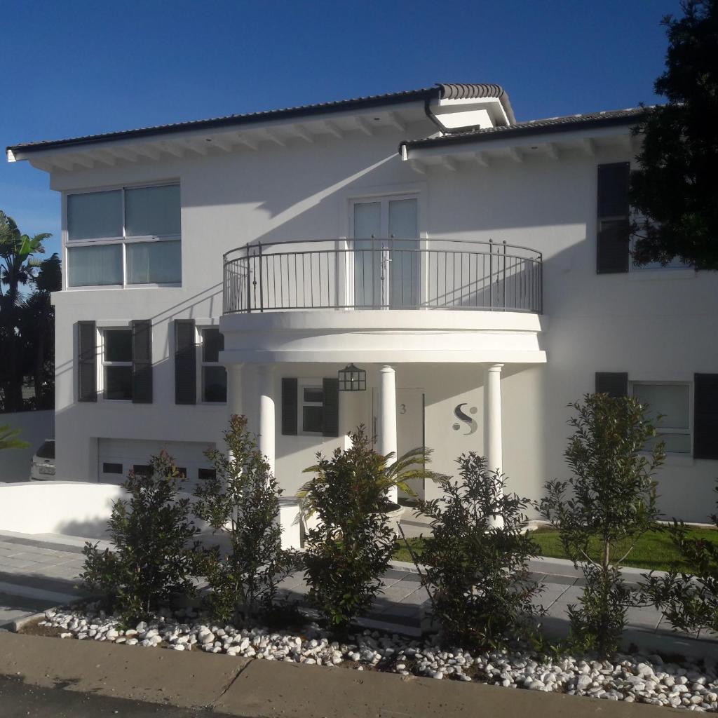 Strode House photo 2