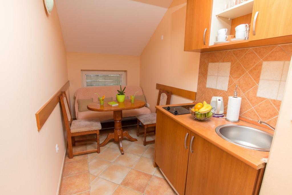 Апартаменты (Апартаменты с 2 спальнями и балконом), Adzic Apartments