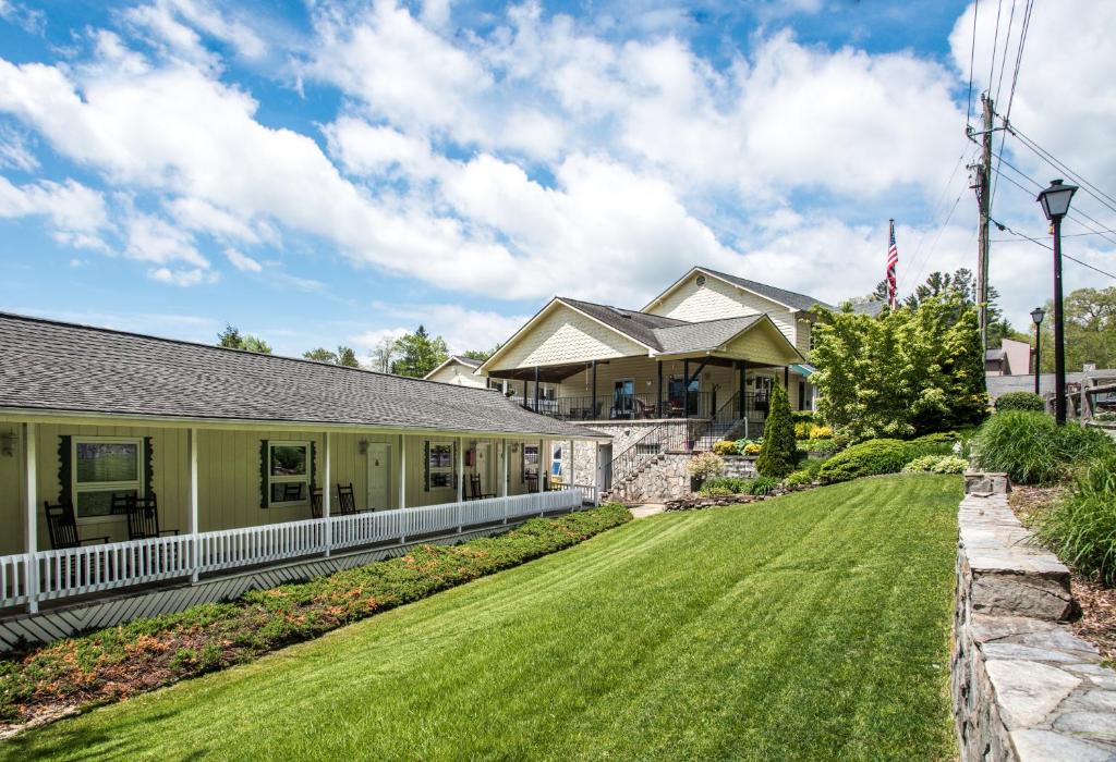 Boxwood Lodge image