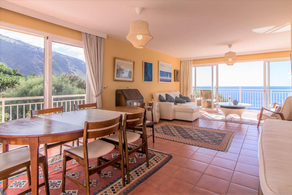 Villa in protected space in front of the sea photo 4