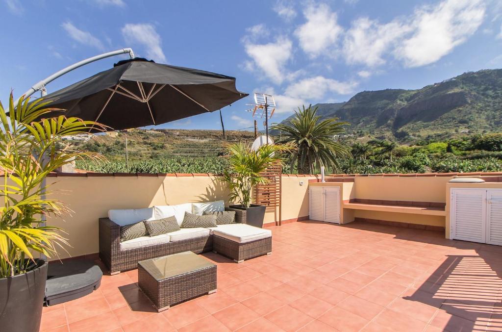 Villa in protected space in front of the sea photo 1