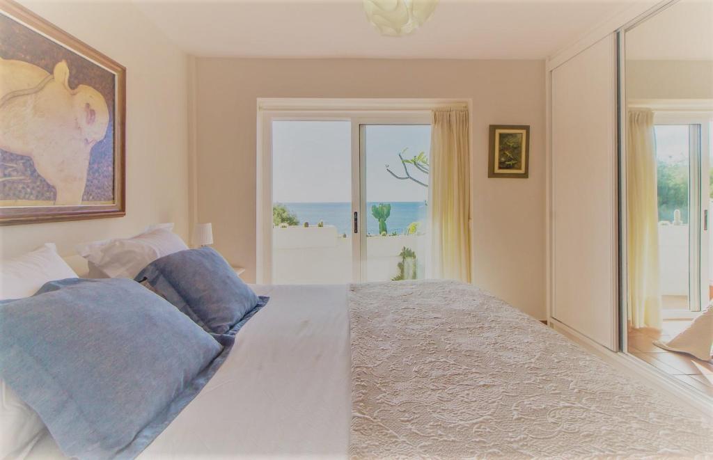 Villa in protected space in front of the sea photo 3