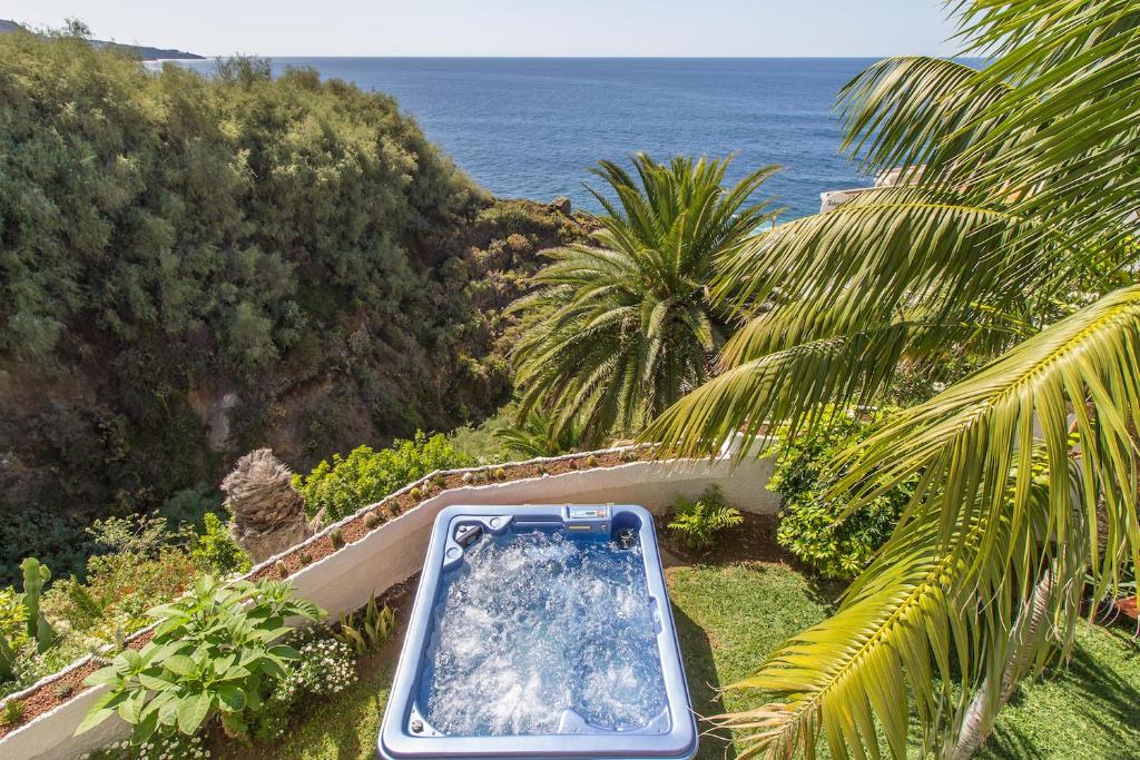Villa in protected space in front of the sea photo 2
