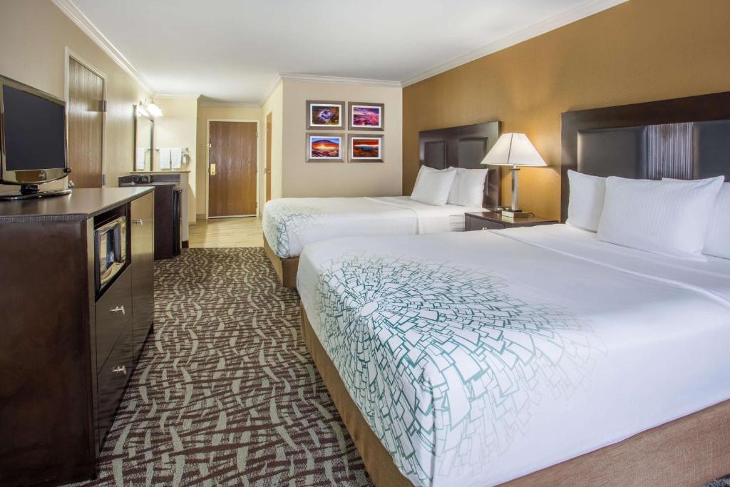 La Quinta Inn & Suites by Wyndham Moab image