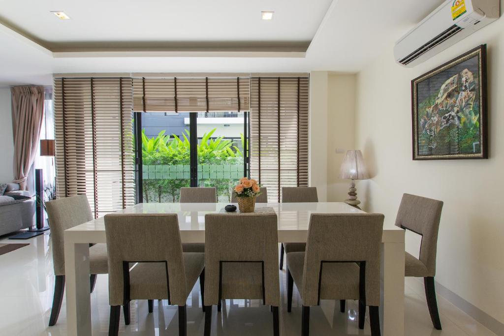 4 bdr villa with cinema in Laguna, 800 m to beach photo 3