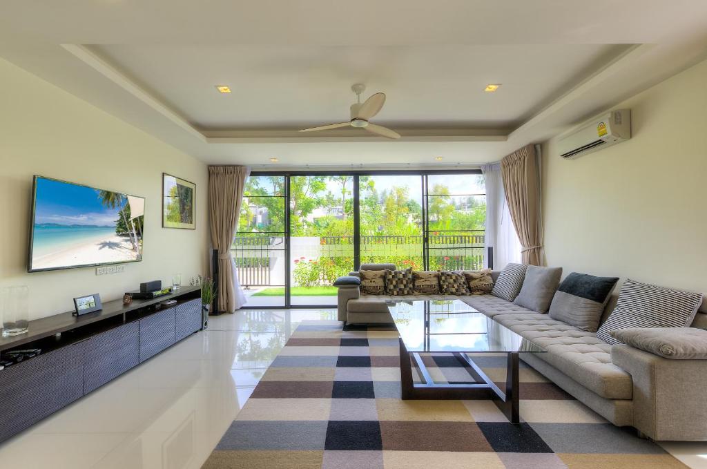 4 bdr villa with cinema in Laguna, 800 m to beach