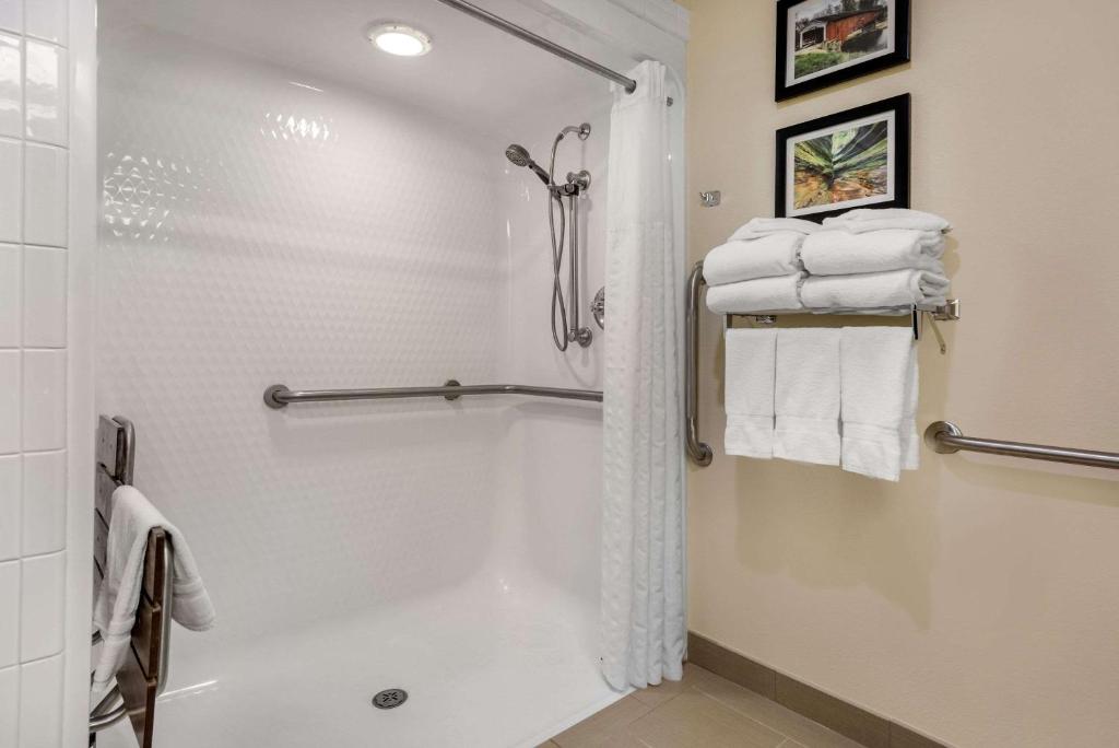 Comfort Suites Lafayette University Area image
