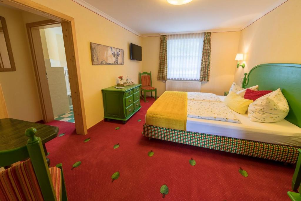 Двухместный (Двухместный номер эконом-класса с 1 кроватью), Berghof Grüner Baum (Hotel Garni)
