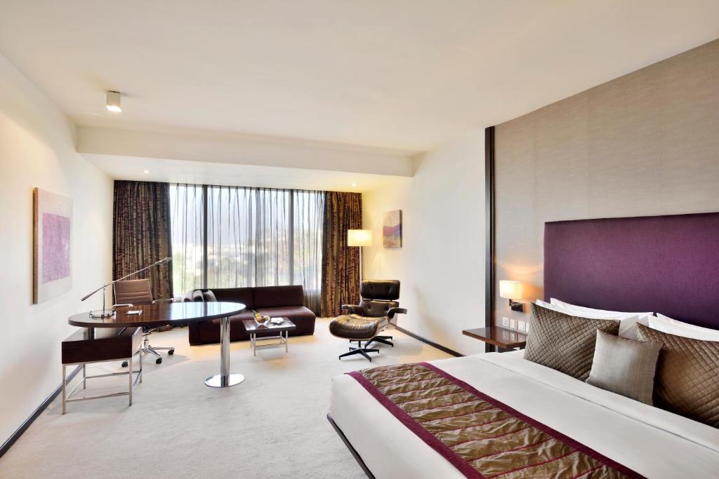 Двухместный (Business Class Room with 24 Hrs Check-in & Check-out), Radisson Blu Plaza Hotel Hyderabad Banjara Hills