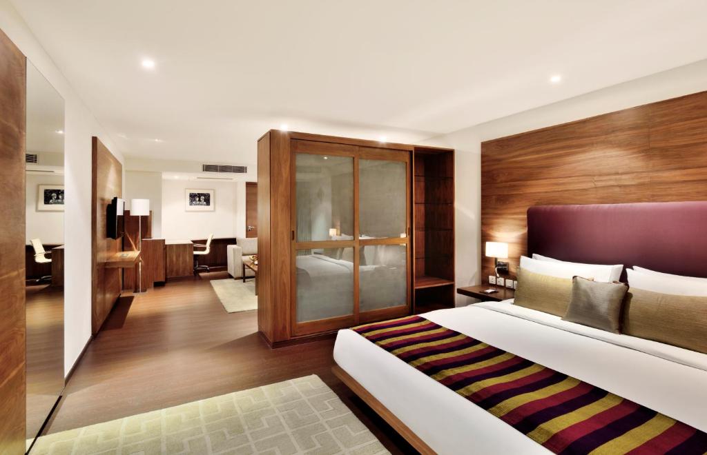 Двухместный (Deluxe Suite with 24 Hrs Check-in & Check-out), Radisson Blu Plaza Hotel Hyderabad Banjara Hills