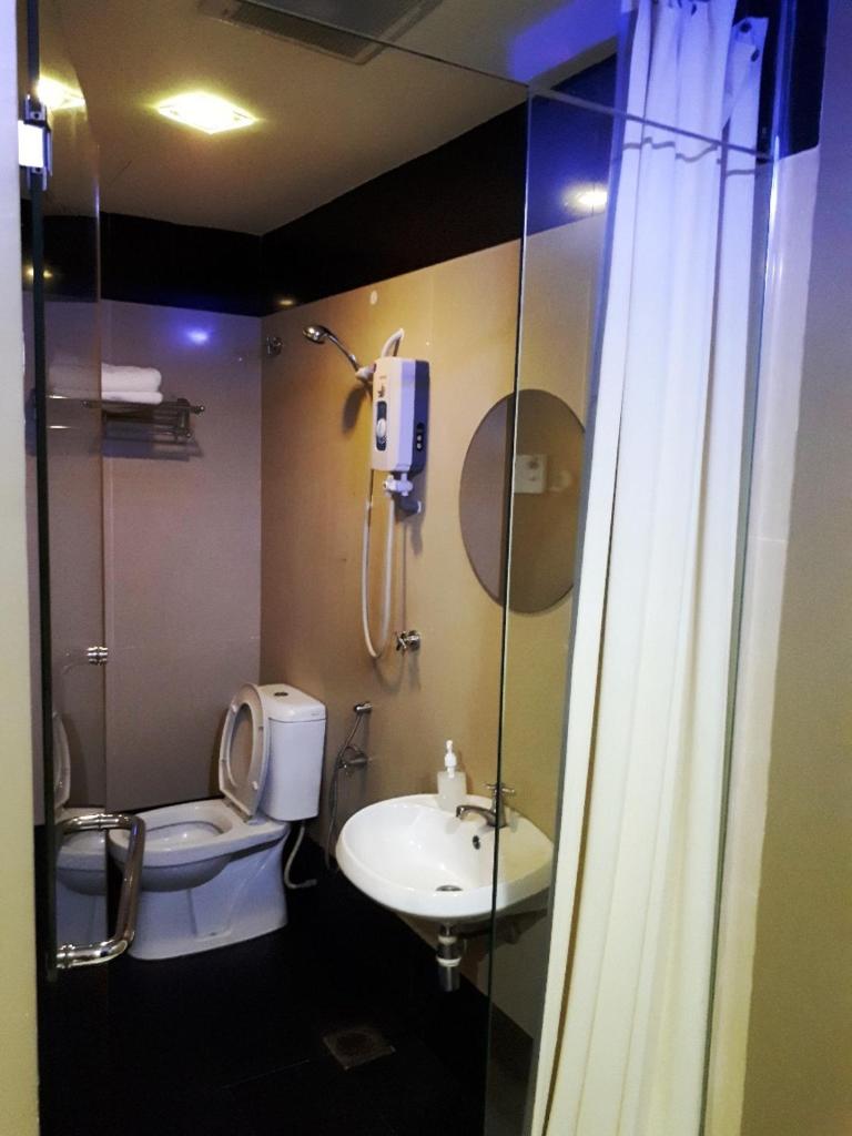 Двухместный (Двухместный номер Делюкс с 2 отдельными кроватями), DE NICE INN