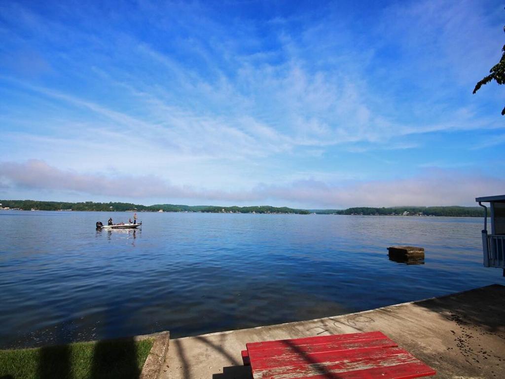 Lake Front Stunner near HToad & Shady Gators photo 1