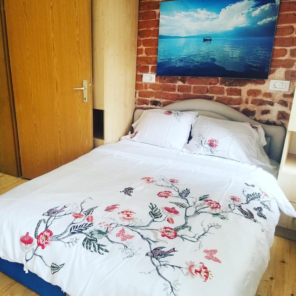 Sirma's Studio - Artsy Quiet 1-Bdrm in the Prime Center of Skopje photo 3
