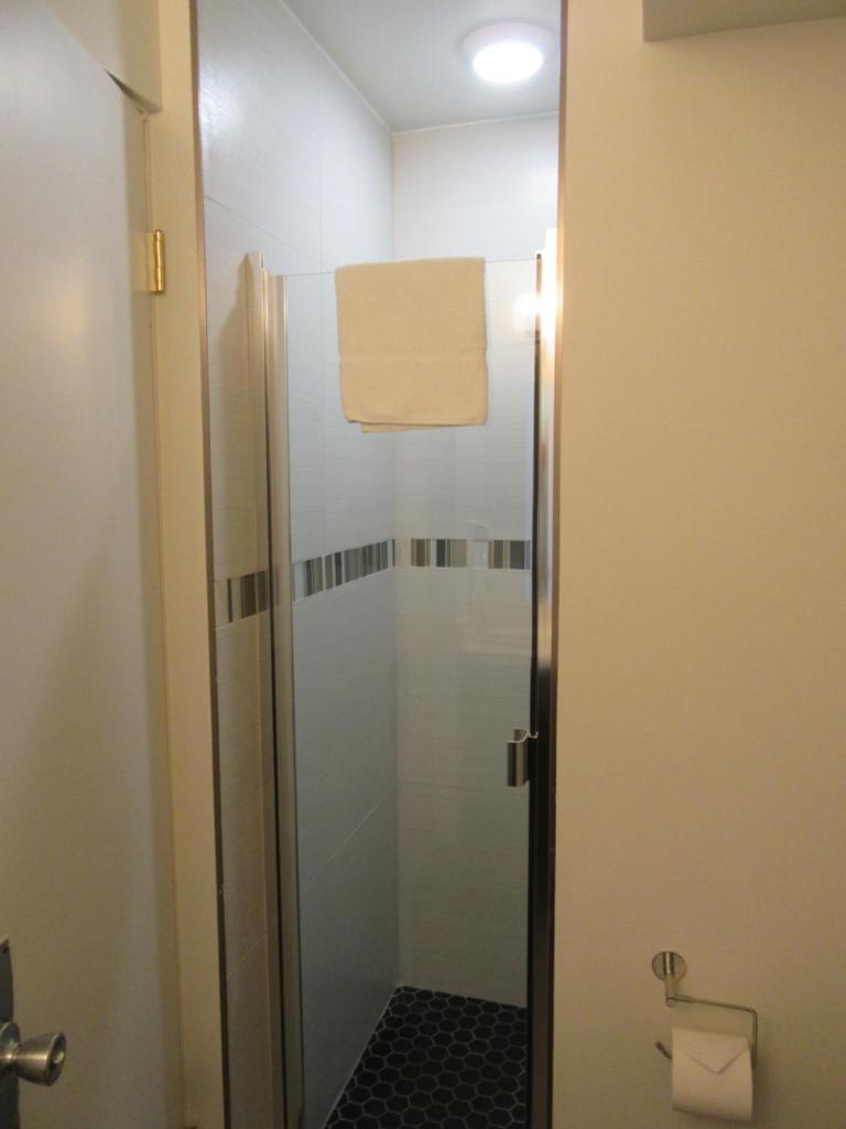Двухместный (Стандартный номер с 1 кроватью размера «queen-size»), Waikiki Central Hotel - No Resort Fees