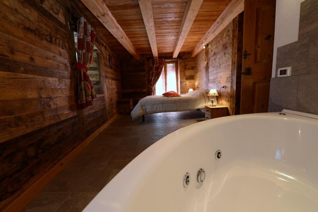 Vieilles Maisons D'Introd photo 1