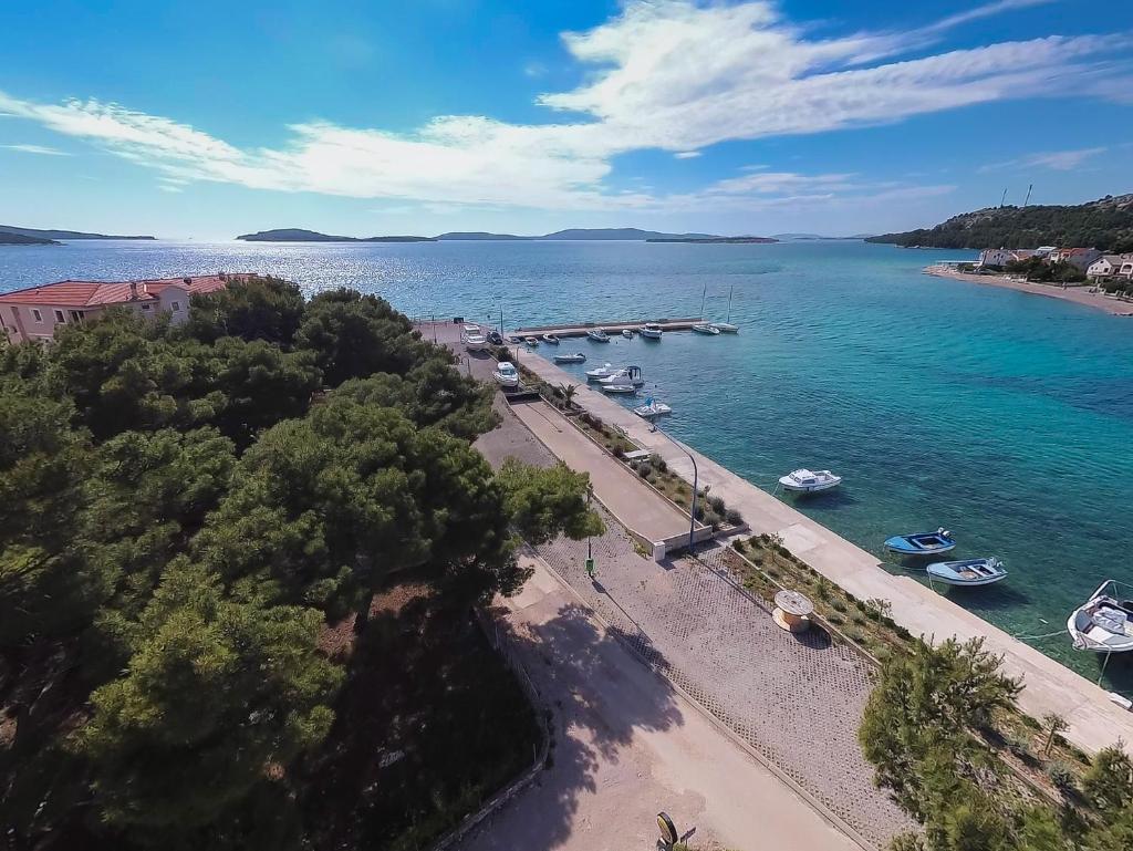 Relaxing whole top floor apartment by the sea photo 1