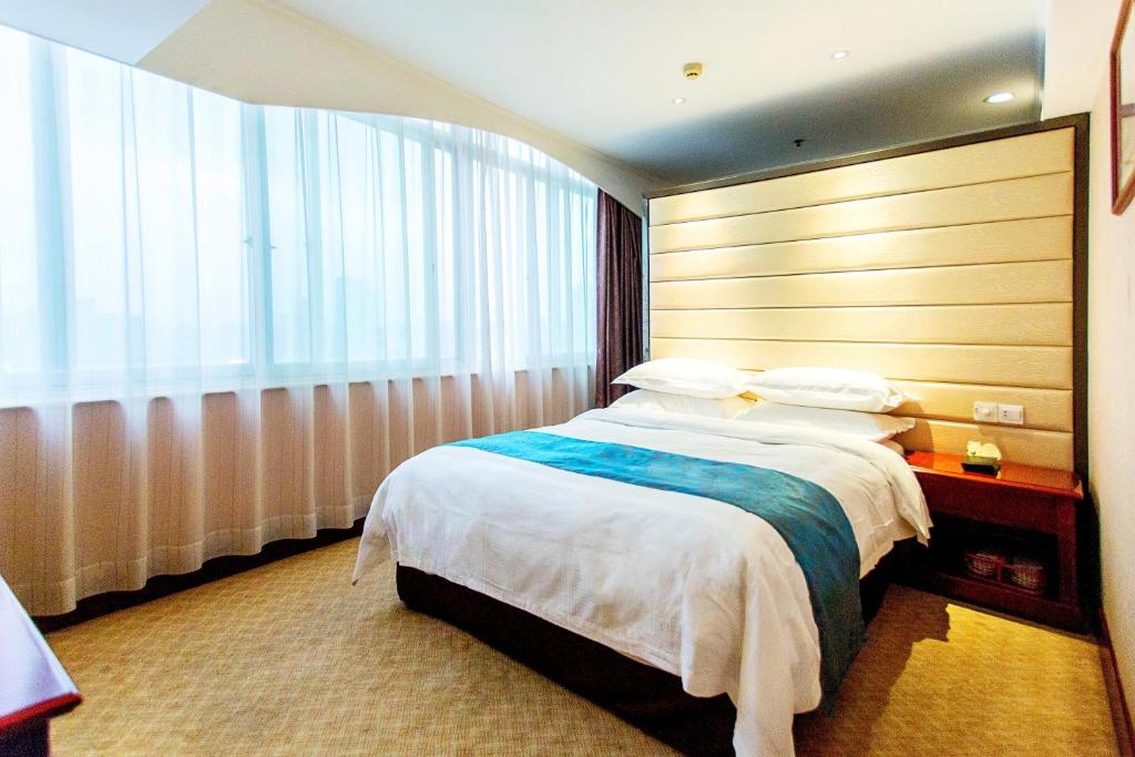 Двухместный (Двухместный номер с 1 кроватью, вид на озеро), Golden Port Hotel Ningbo