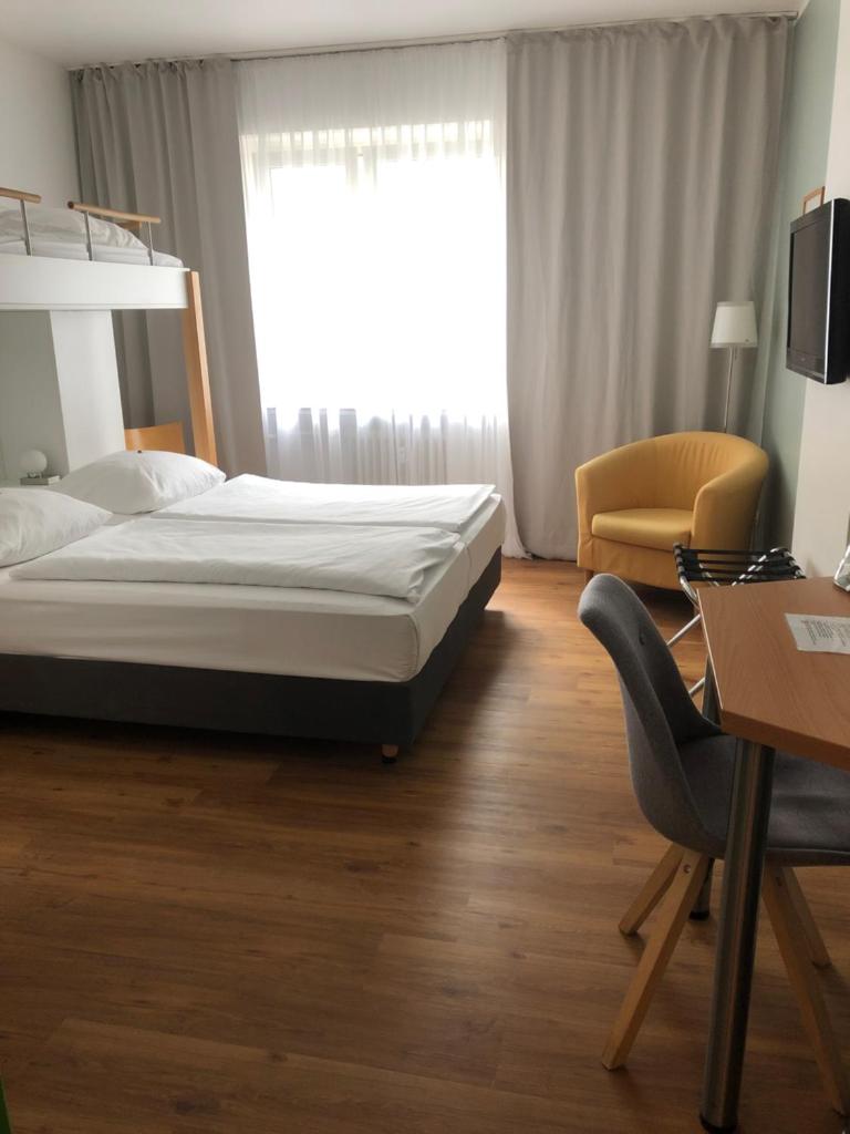 Трехместный (Трехместный номер), MAX Hotel Garni