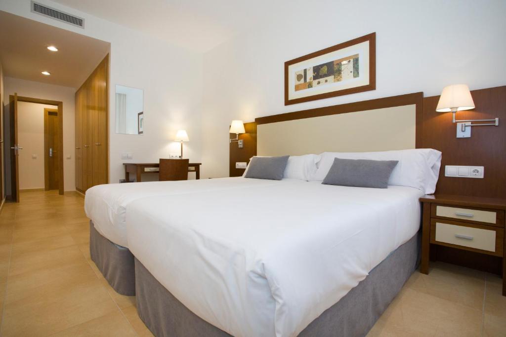 Aparthotel Albufera photo 2