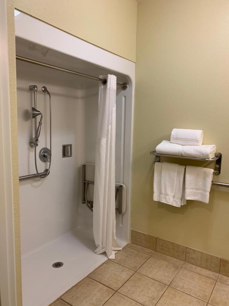Holiday Inn Express Hotel & Suites Pampa - Tap to explore photos