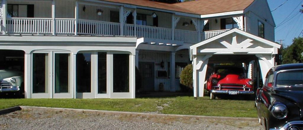 Jenny's Country Manor image