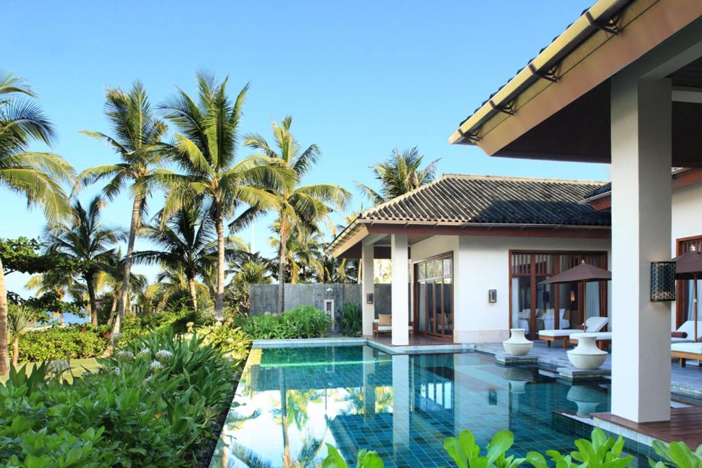 Вилла (Вилла с 2 спальнями и бассейном - Рядом с пляжем), Anantara Sanya Resort & Spa