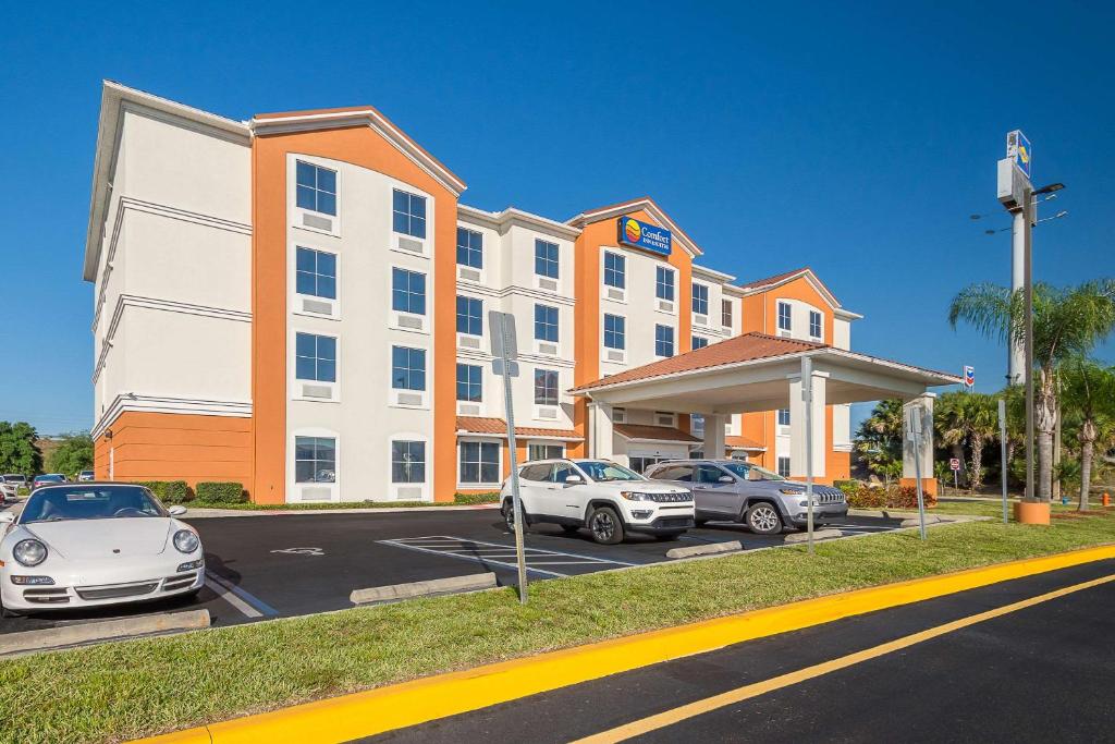 Comfort Inn & Suites Maingate South photo 2