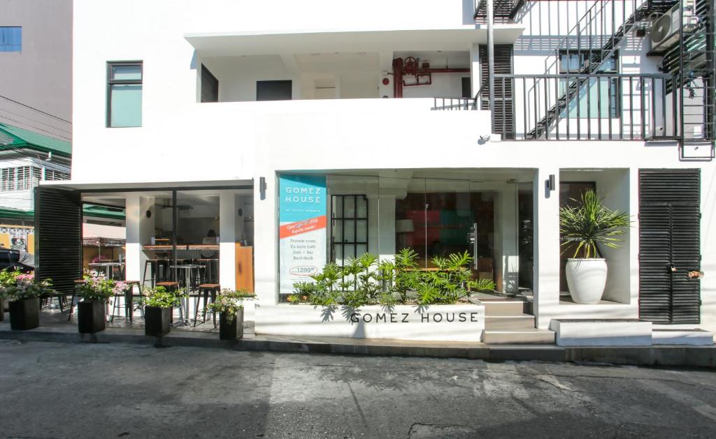 Gomez House photo 3