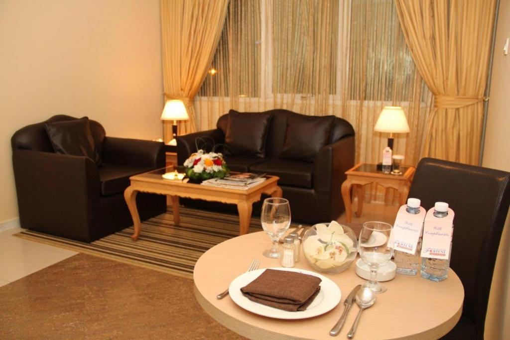 Двухместный (Двухместный номер Делюкс с 1 кроватью и балконом), Fortune Hotel Apartment - Fujairah