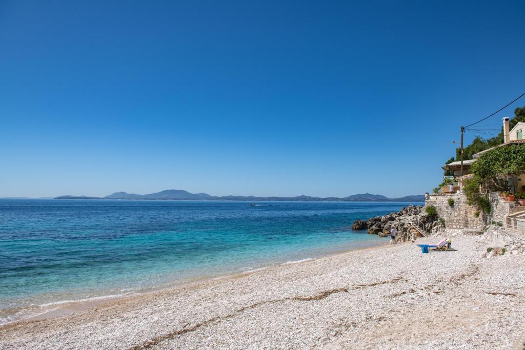 Ismini Kaminaki Beach photo 3
