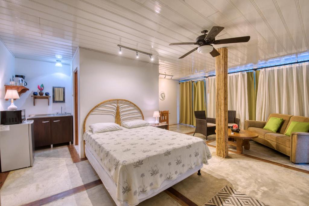CariPro Apartments photo 2