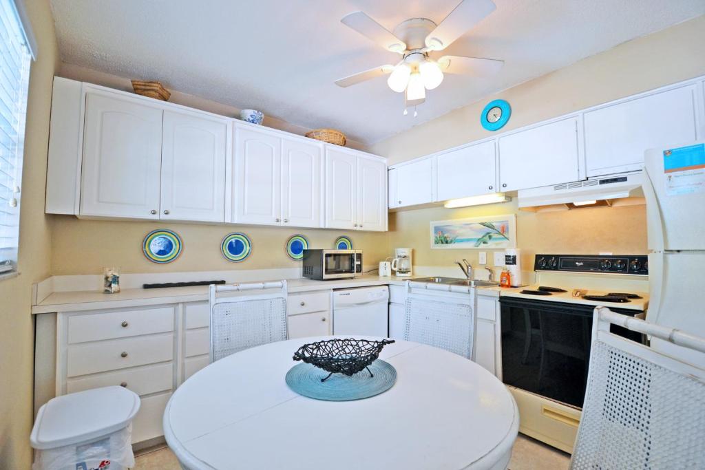 Paradise Beach - East 2414 photo 2
