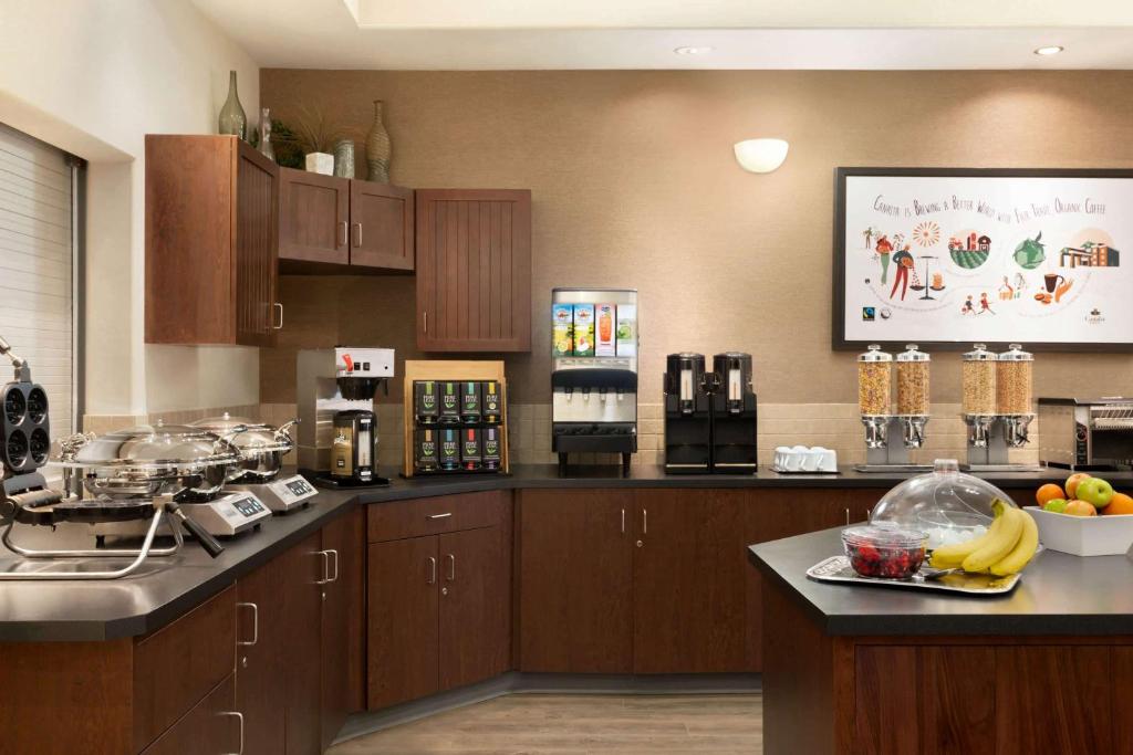 Ramada by Wyndham Drayton Valley photo 1