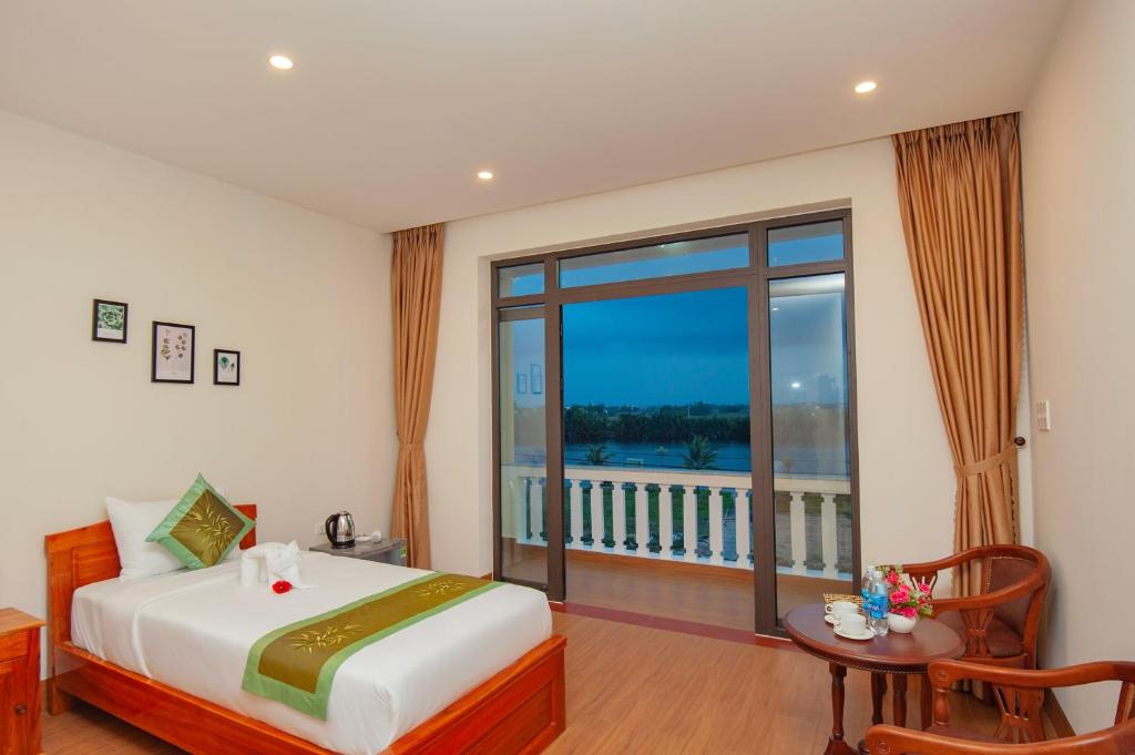 Riverside Sunset Homestay