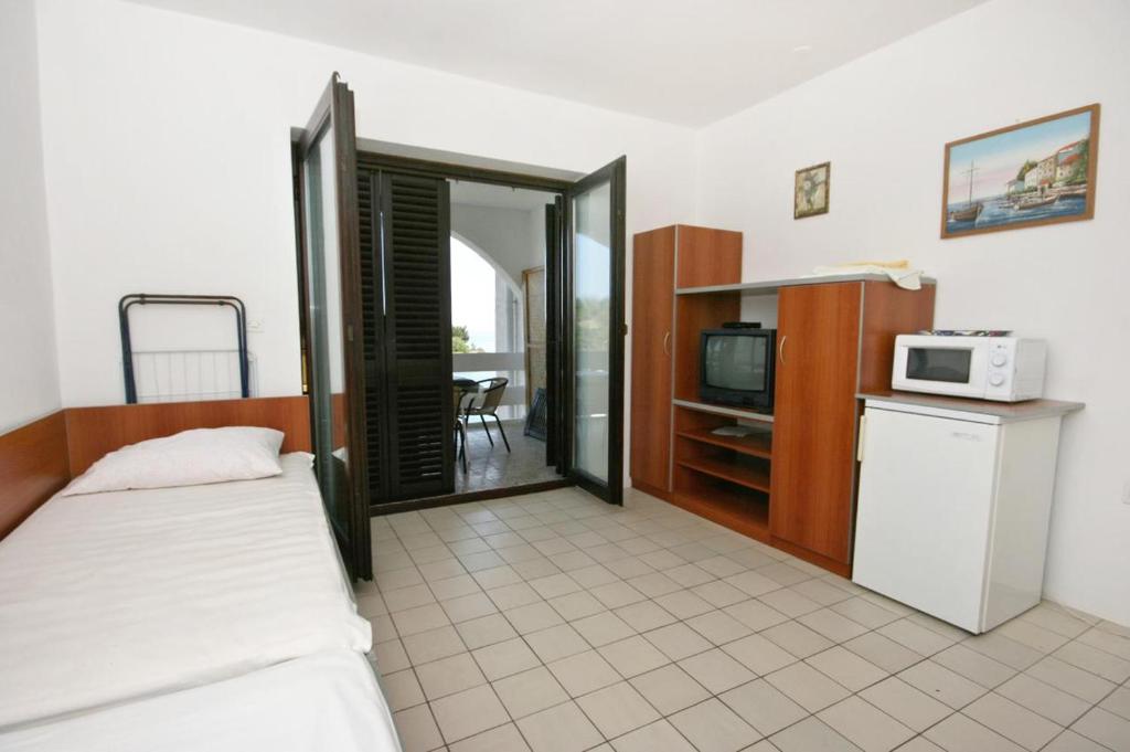 Апартаменты (Апартаменты с 1 спальней, террасой и видом на море), Seaside apartments with a swimming pool Potocnica (Pag) - 6407