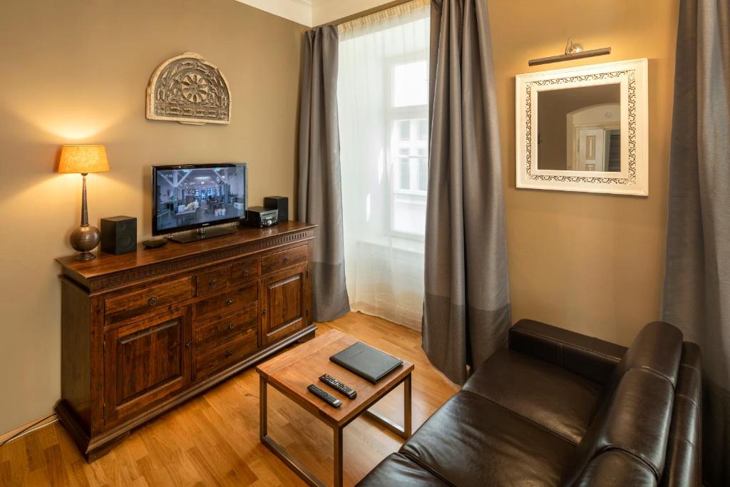 Апартаменты (Special offer: Studio Apartment with e-Scooters or Bike Tours), Old Town - Aparthotel Michalska