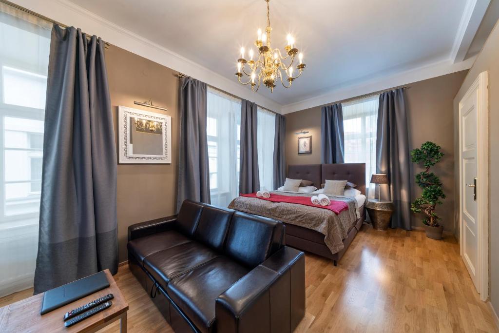 Апартаменты (Special offer: Studio Apartment with e-Scooters or Bike Tours), Old Town - Aparthotel Michalska