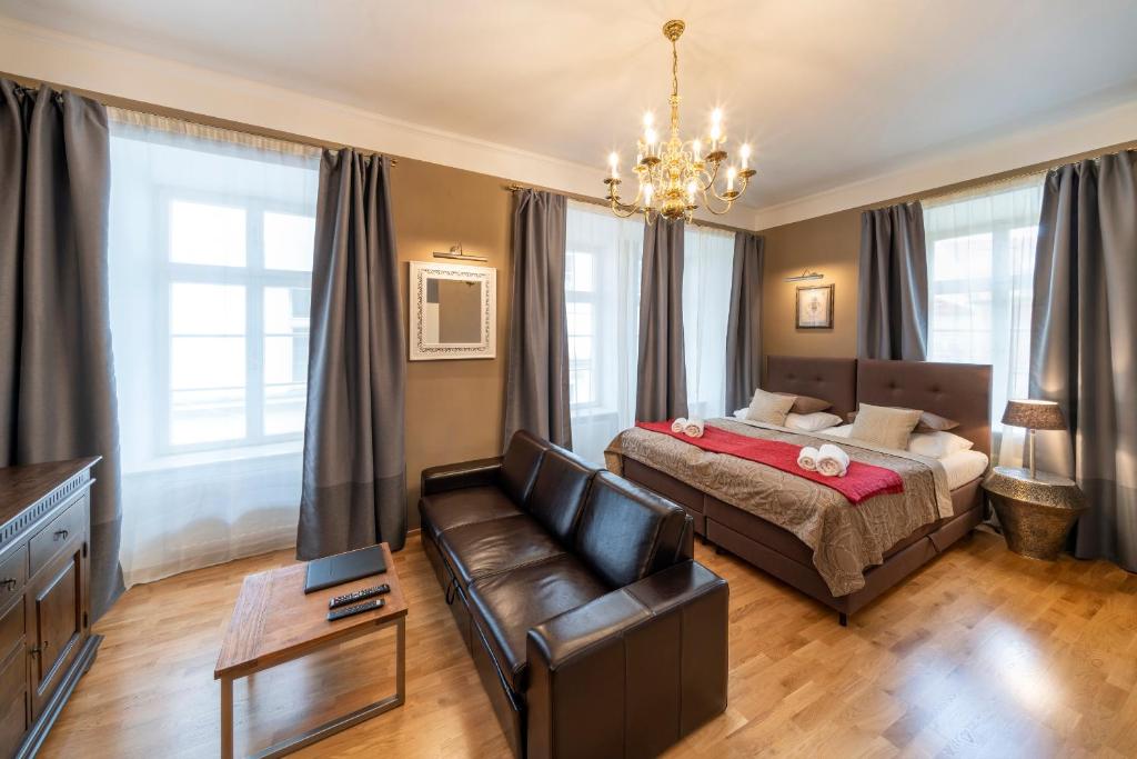 Апартаменты (Special offer: Studio Apartment with e-Scooters or Bike Tours), Old Town - Aparthotel Michalska