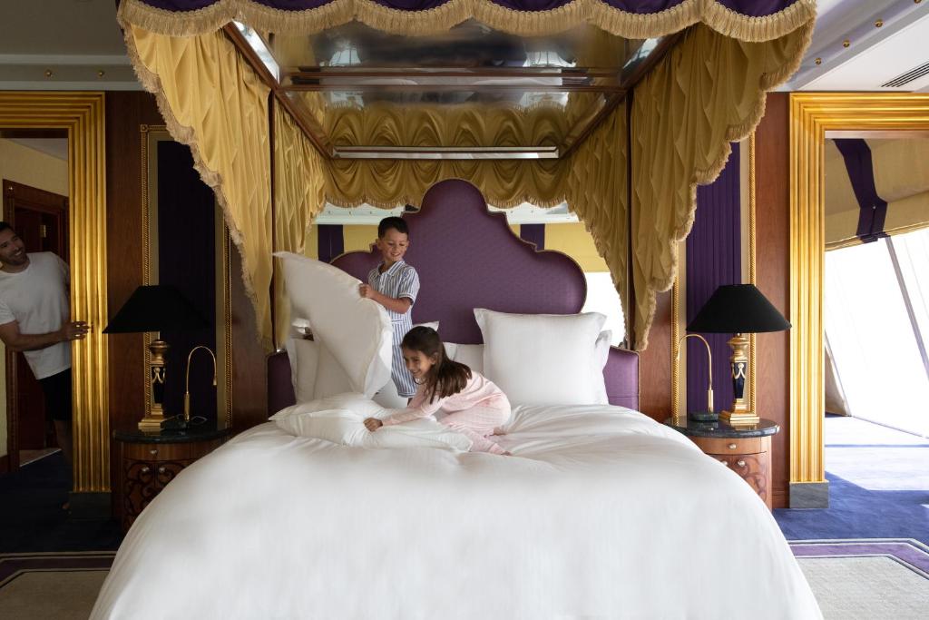 Сьюит (Люкс с 3 спальнями (двухуровневый люкс)), Курортный отель Burj Al Arab Jumeirah