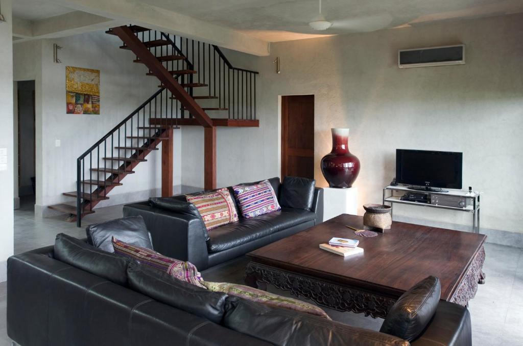 THE VILLA @ RED BRIDGE