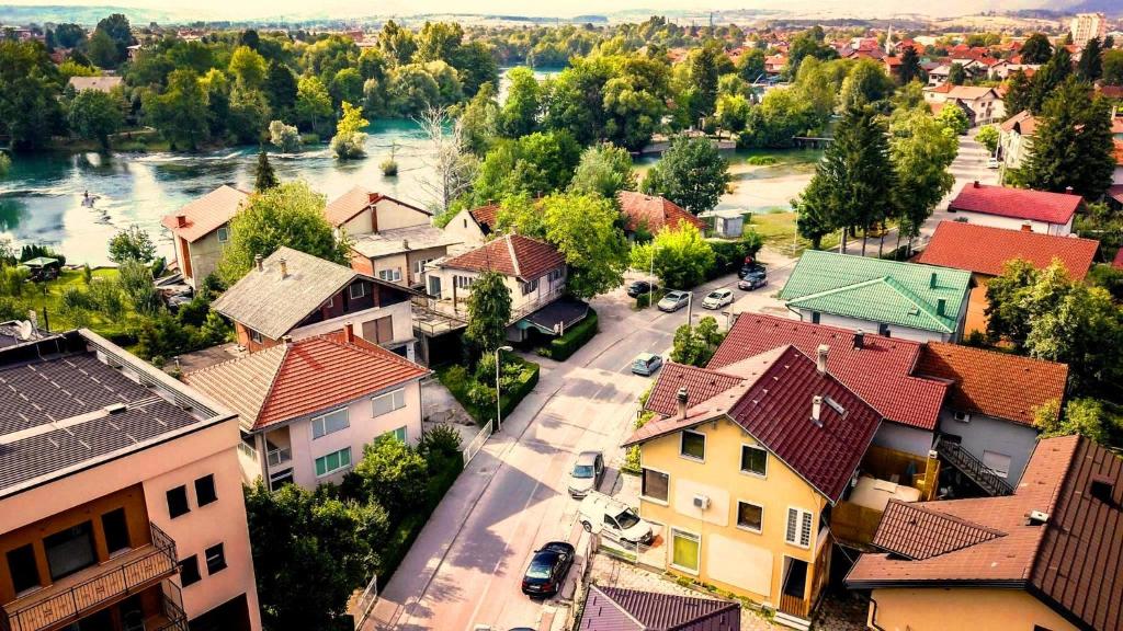 Villa Nour El Donya - Your Touch of Home in the River-Heart of Bihać photo 2