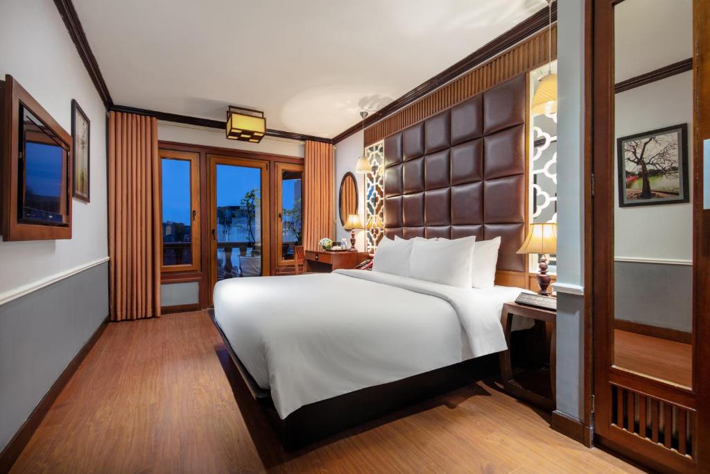 Classy Holiday Hotel & Spa - Tap to explore photos