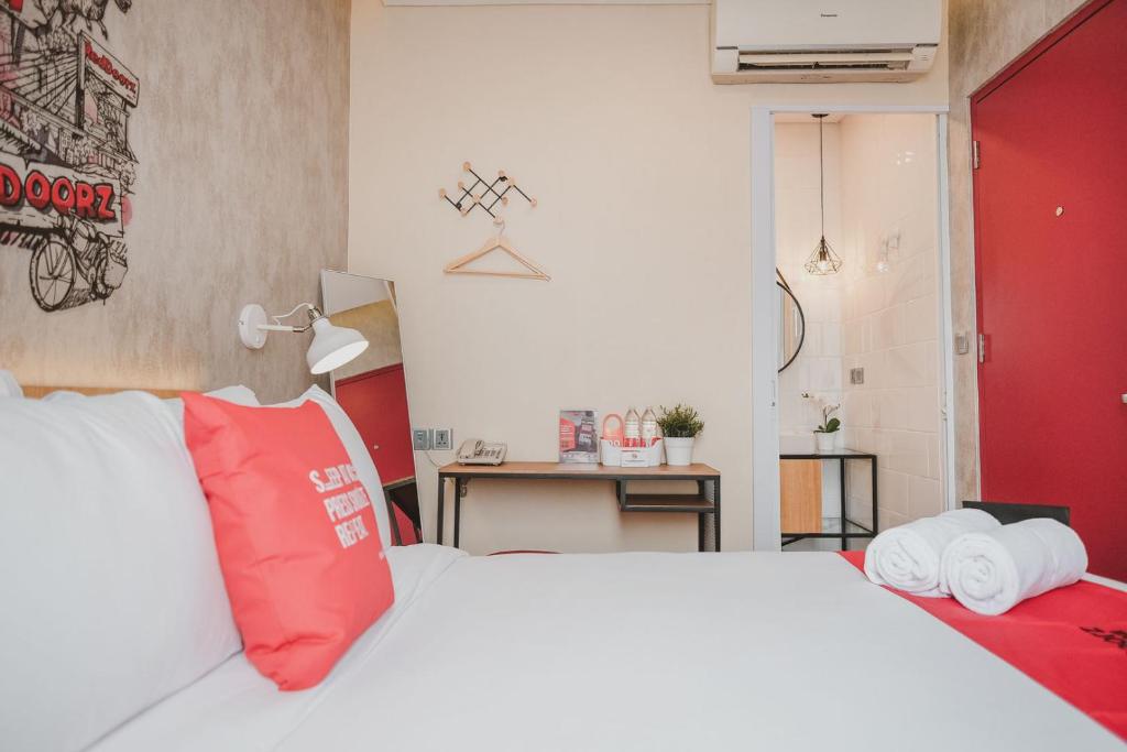 Двухместный (Номер Делюкс), RedDoorz Plus @ Thamrin